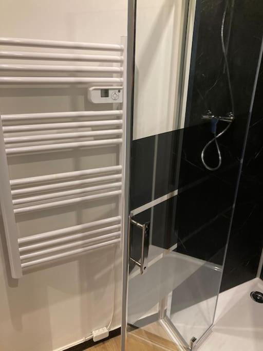 Appartement neuf et chaleureux dans Leers centre Extérieur photo